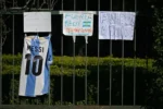 Lionel Messi se despede de seu pai em cerimônia íntima na Argentina