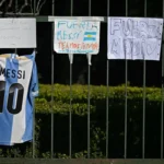 Lionel Messi se despede de seu pai em cerimônia íntima na Argentina