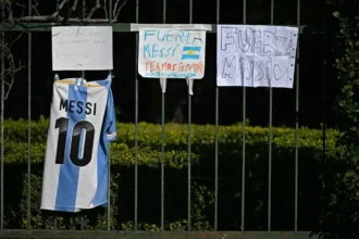Lionel Messi se despede de seu pai em cerimônia íntima na Argentina