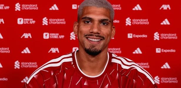 Liverpool fecha empréstimo de Ronald Araujo para reforçar sistema defensivo