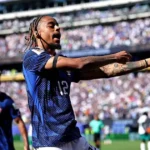 Liverpool intensifica investidas por Barcola junto ao Paris Saint-germain