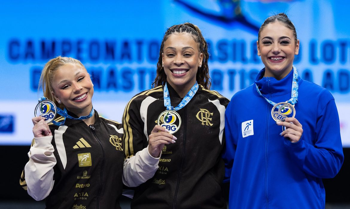 Lorrane Oliveira e Caio Souza sobem ao lugar mais alto do pódio no Brasileiro de Ginástica em Brasília