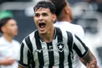 Lucas Emanuel equilibra rotina entre base e profissional do Botafogo