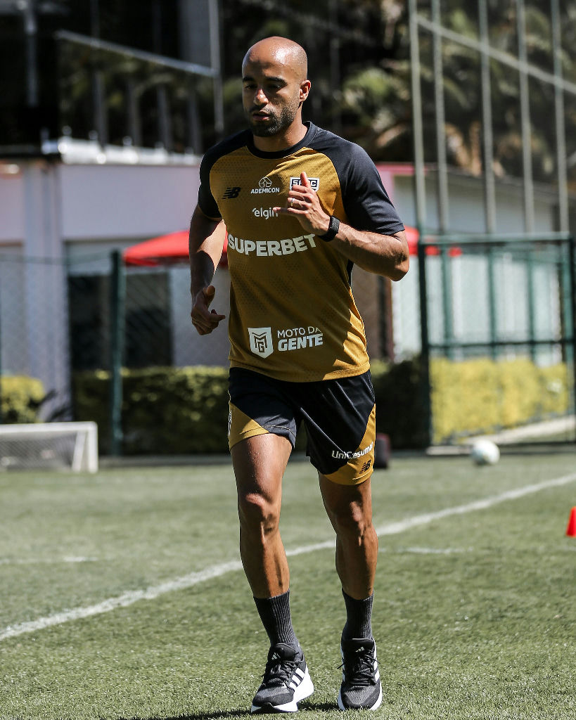 Lucas Moura projeta retorno aos gramados e mantém futuro no São Paulo em aberto