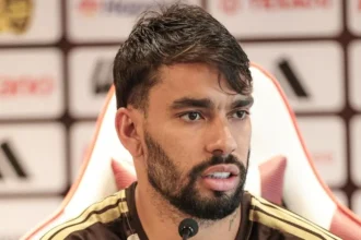 Lucas Paquetá retorna ao Flamengo e analisa cenário de reforços e pressão