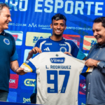 Lucho Rodríguez celebra retorno ao futebol brasileiro e reforça elenco do Cruzeiro