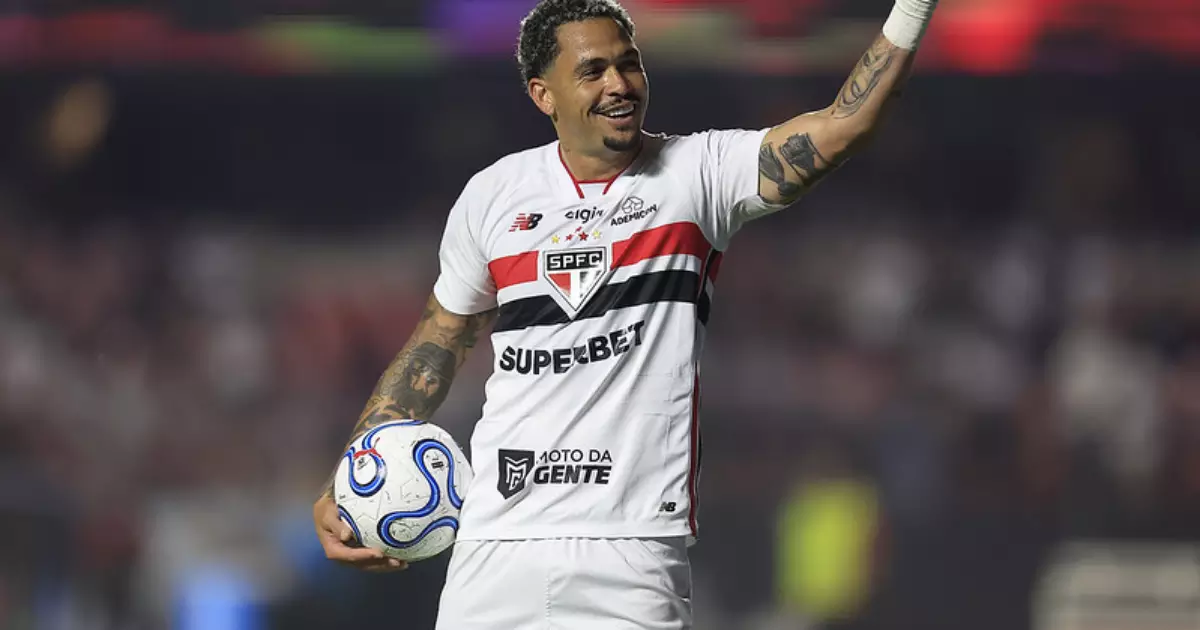 Luciano celebra retorno aos gols e classificação do São Paulo na Sul-americana