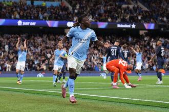 Manchester City garante permanência do atacante belga Jeremy Doku até junho de 2031