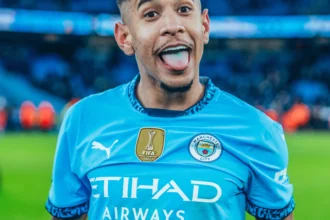 Manchester City monitora mercado para repor possível saída de Savinho ao Tottenham