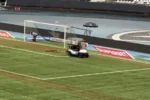 Manutenção no gramado do Nilton Santos ocorre horas antes de Botafogo e Athletico-pr