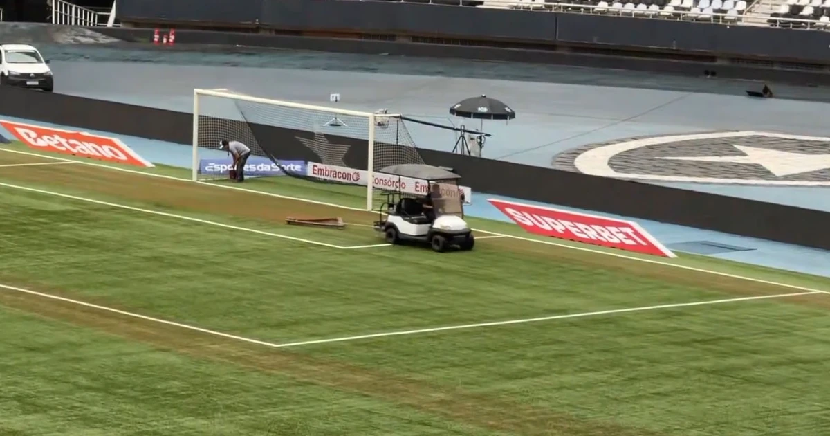 Manutenção no gramado do Nilton Santos ocorre horas antes de Botafogo e Athletico-pr