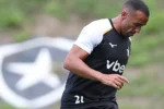 Marçal é absolvido pelo STJD e reforça o Botafogo na sequência do Brasileirão