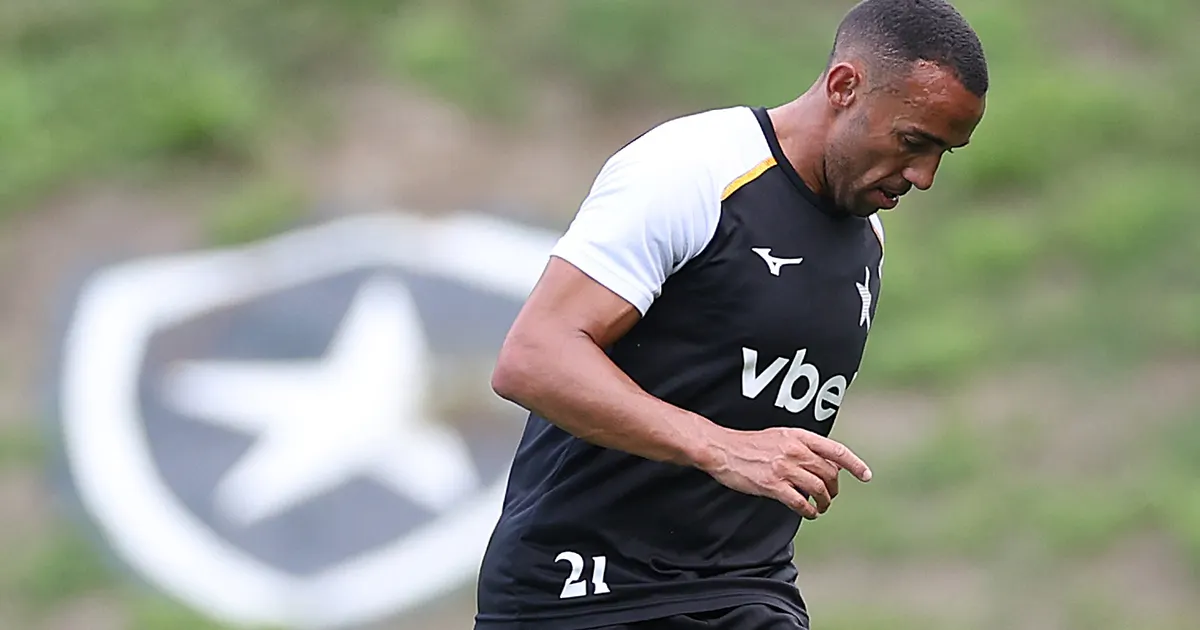 Marçal é absolvido pelo STJD e reforça o Botafogo na sequência do Brasileirão