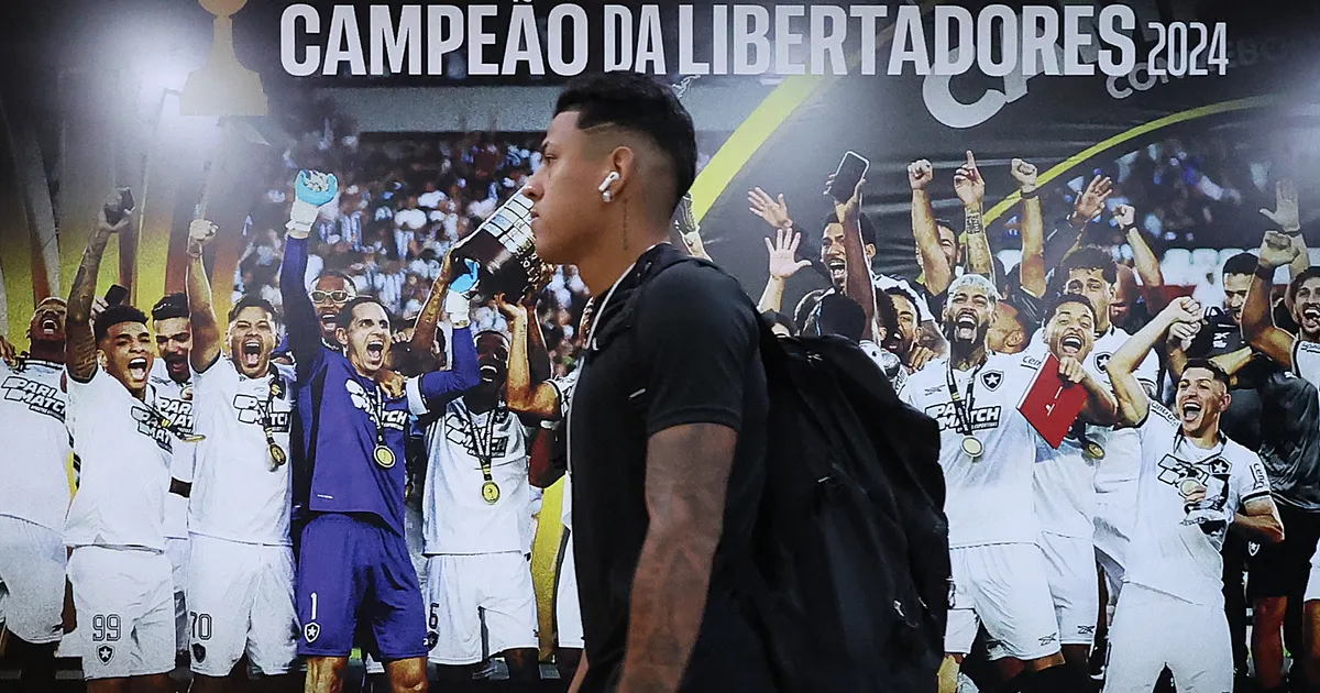 Matheus Martins encerra passagem pelo Botafogo rumo ao Dínamo Moscou