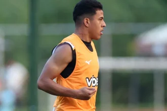 Matheus Martins mantém futuro em aberto após negociações com Dínamo Moscou