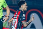 Matheuzinho marca, Vitória supera Botafogo e encerra jejum no Barradão