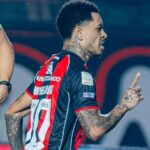 Matheuzinho marca, Vitória supera Botafogo e encerra jejum no Barradão