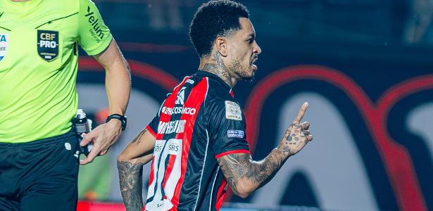 Matheuzinho marca, Vitória supera Botafogo e encerra jejum no Barradão
