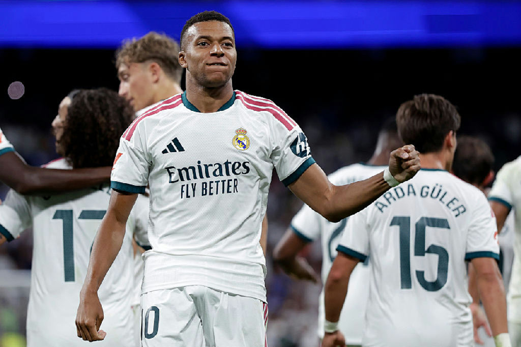 Mbappé brilha com hat-trick em goleada do Real Madrid sobre a Real Sociedad