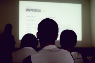 Media training prepara atletas da base do Vasco para desafios da comunicação