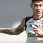 Meia Jorge Carrascal se reinventa e vira peça fundamental no ataque do Flamengo