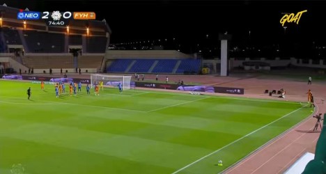 Meio-campista Hugo Moura balança as redes em sua primeira partida pelo Al-fayha na Arábia Saudita