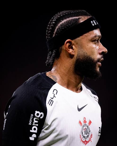 Memphis Depay atrai interesse de gigantes brasileiros após saída do Corinthians