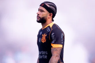 Memphis Depay critica Corinthians após cancelamento de renovação contratual