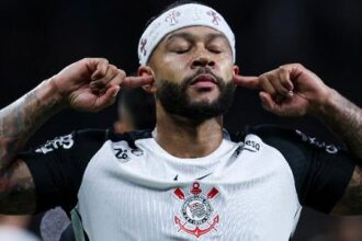Memphis Depay decide permanecer no Corinthians após reviravolta nas negociações