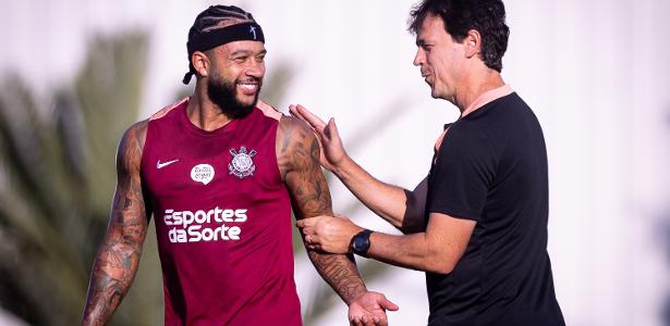 Memphis Depay deve ser titular do Corinthians contra o Rosario Central?