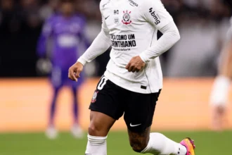 Memphis Depay eleva exigências em negociação com Corinthians e gera impasse