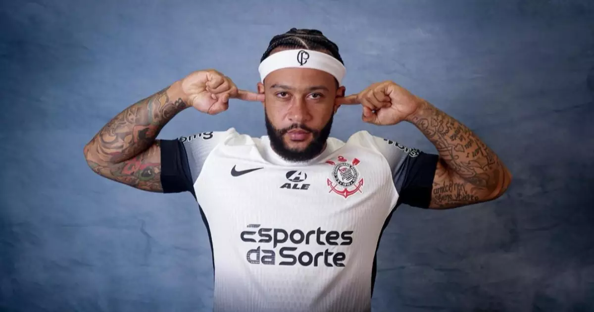 Memphis Depay lança clipe com críticas à diretoria do Corinthians