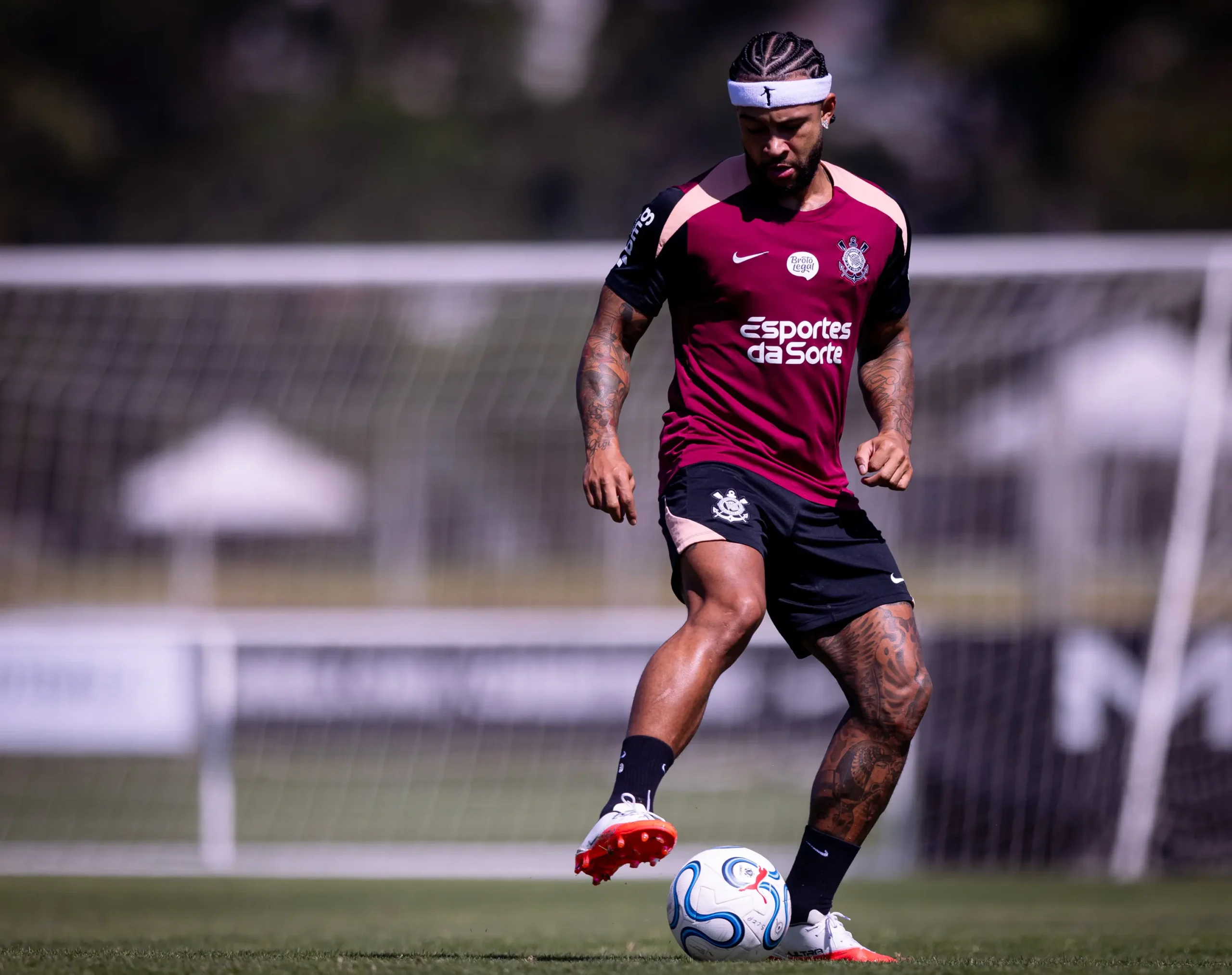 Memphis Depay retorna ao Corinthians para decisão na Libertadores após 85 dias