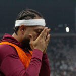 Memphis Depay segue sem contrato assinado no Corinthians enquanto diretoria busca desfecho