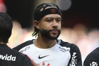 Memphis Depay treina no Corinthians e aguarda regularização para duelo decisivo