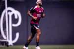 Memphis treina no Corinthians antes de decisão contra o Rosario Central