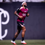 Memphis treina no Corinthians antes de decisão contra o Rosario Central