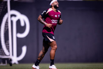 Memphis treina no Corinthians antes de decisão contra o Rosario Central