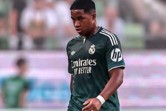 Mercado da bola: Endrick avalia empréstimo e Santos enfrenta impasse com transferban