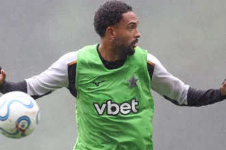 Mercado europeu: Torino intensifica interesse em Vitinho do Botafogo com oferta de empréstimo
