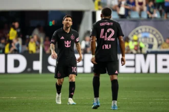 Messi marca em empate do Inter Miami e homenageia pai após retorno aos gramados