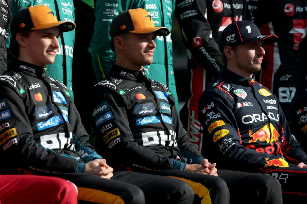 Mika Hakkinen aconselha Mclaren a manter Piastri e descartar Verstappen por equilíbrio da equipe