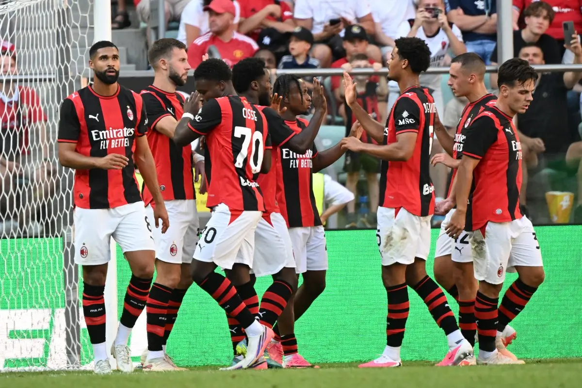 Milan supera Manchester United de virada em amistoso na Polônia
