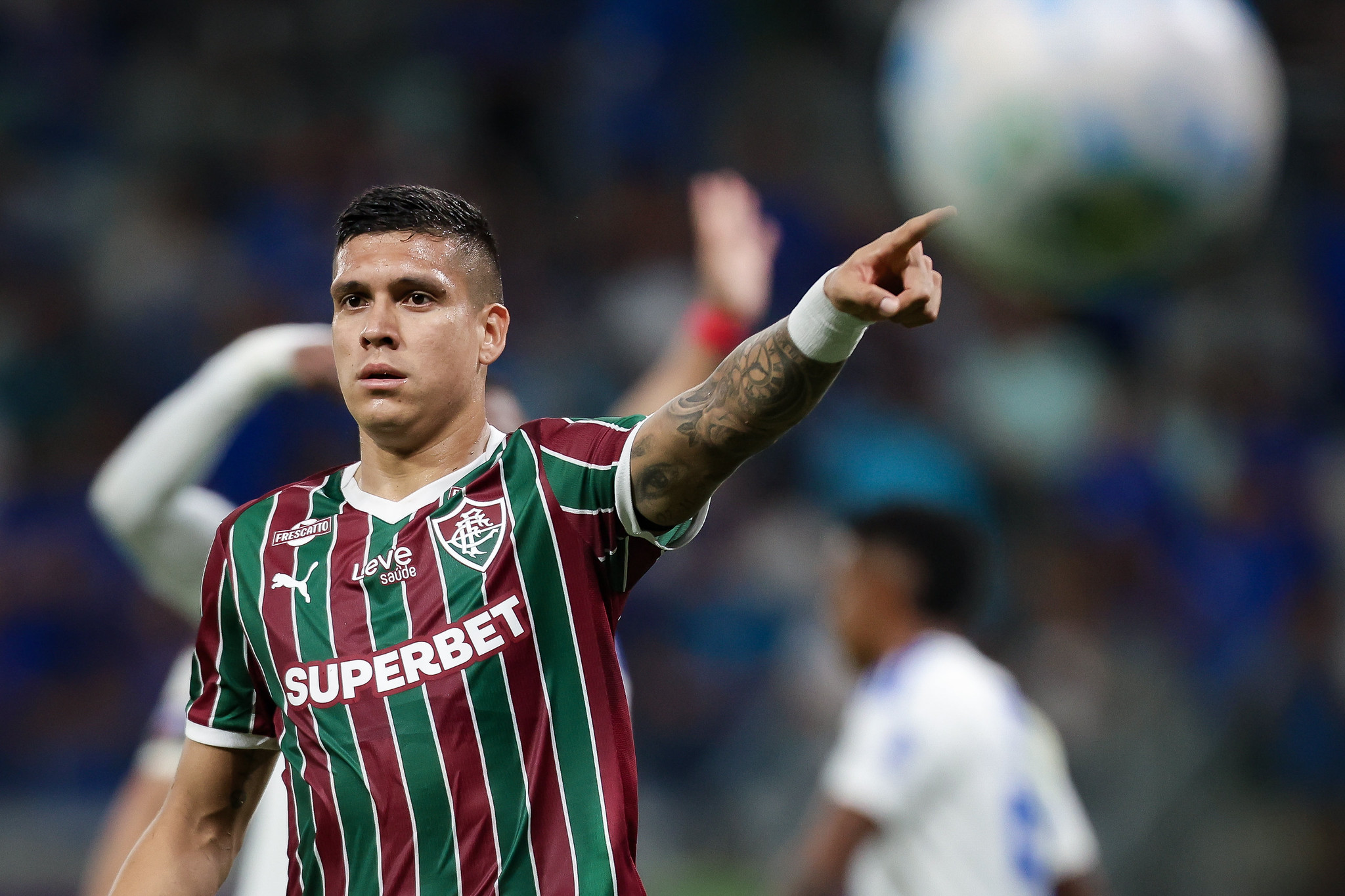 Millán volta aos treinos e reforça opções defensivas do Fluminense