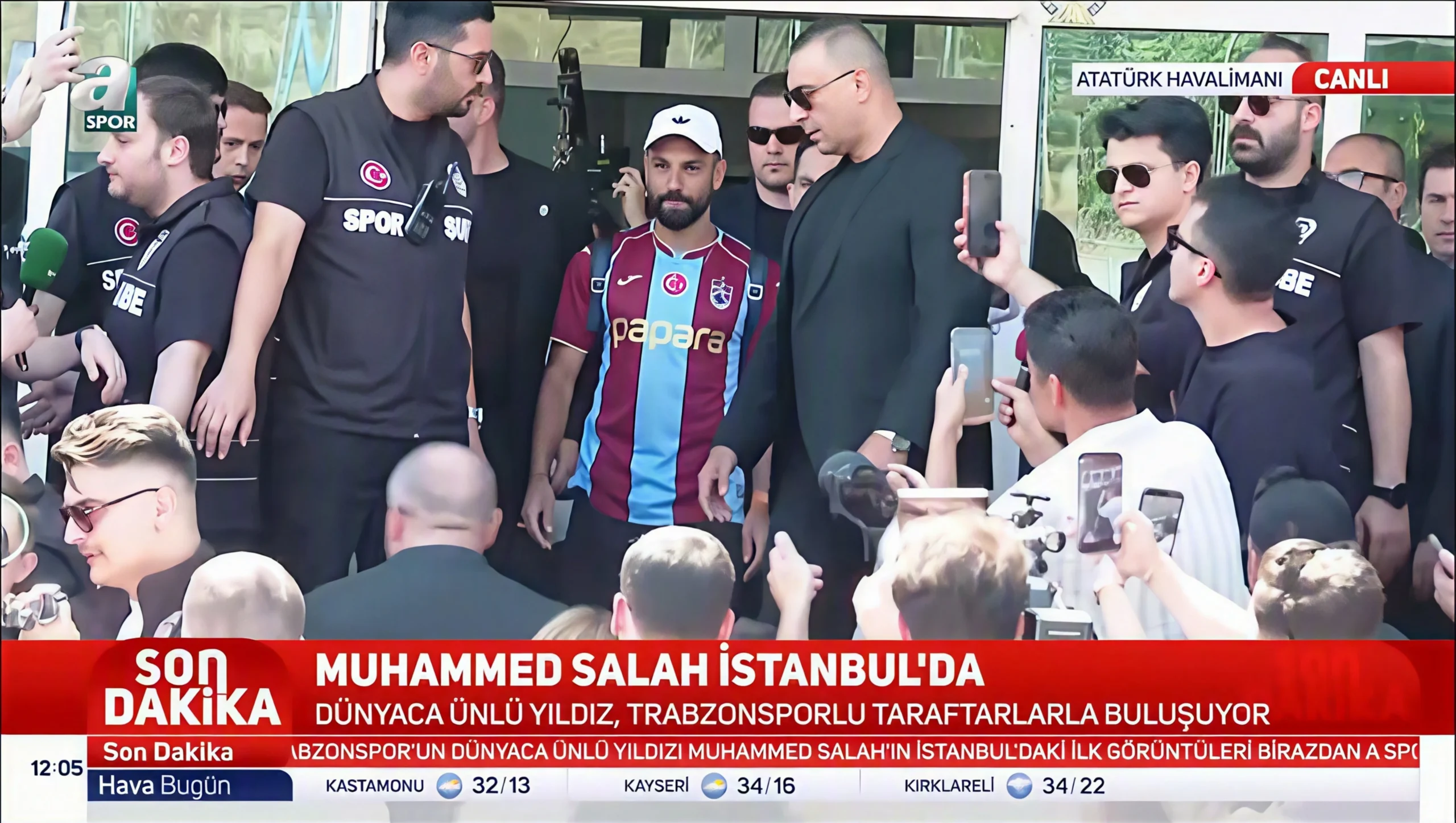 Mohamed Salah desembarca em Istambul para assinar contrato com o Trabzonspor