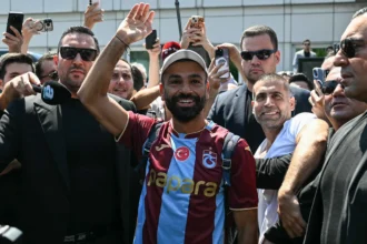 Mohamed Salah oficializa transferência para o Trabzonspor após ciclo no Liverpool