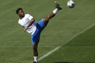 Mourinho veta saída de Endrick e confirma atacante nos planos do Real Madrid