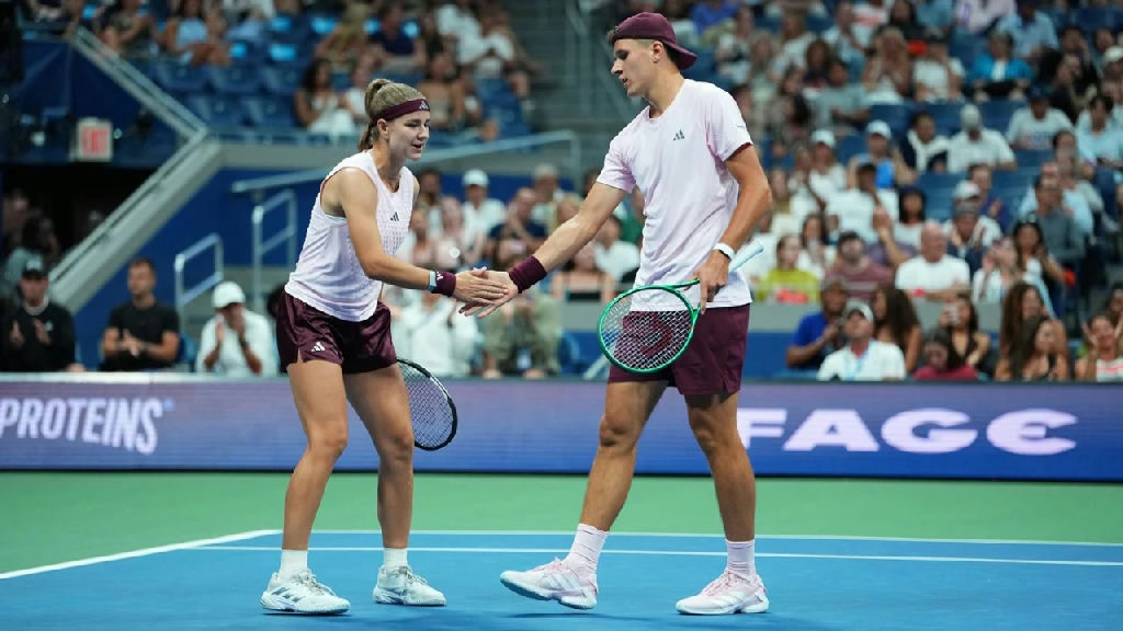 Muchova e Mensik superam Bencic e Cobolli no match-tiebreak e vencem duplas mistas do US Open