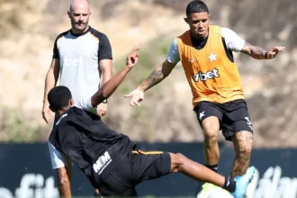 Mudança tática no Botafogo ganha força sob o comando de Franclim Carvalho