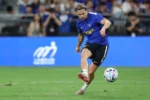 Mudryk retorna aos gramados pelo Chelsea após longo período de suspensão